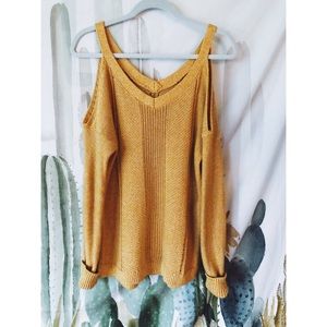 Hollister cold shoulder sweater 💛